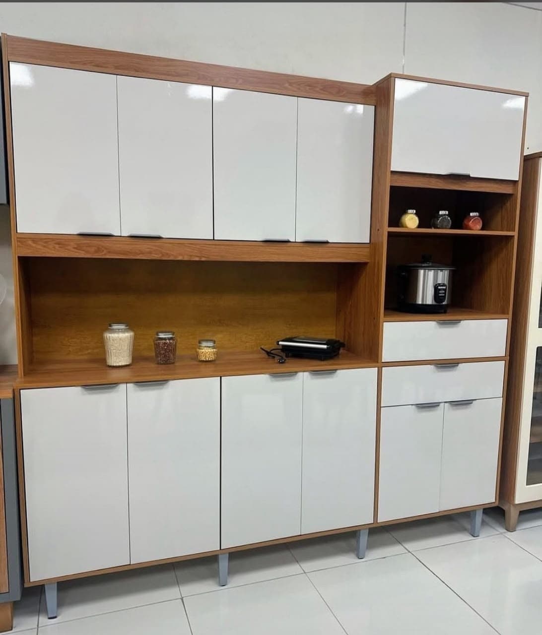 Armário de cozinha com nicho para eletrodomésticos
